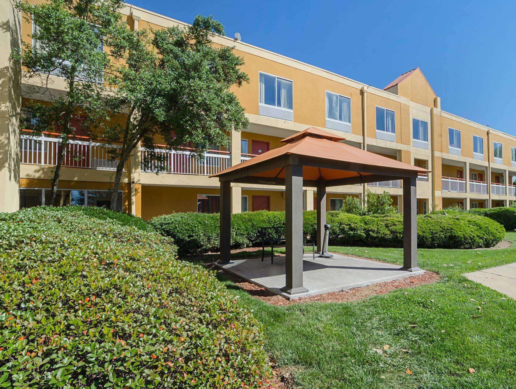 Surestay Plus Hotel By Best Western Durham Medical Center エクステリア 写真